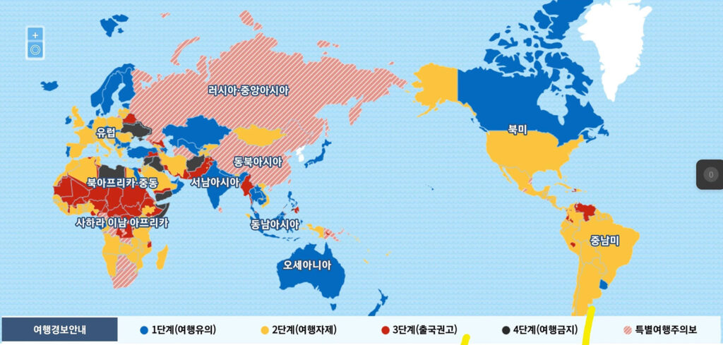 Travel advisory world maps: U.S. vs. China - Vivid Maps